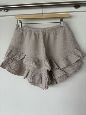 Women’s Ruffle Tiered Shorts - Light Taupe
